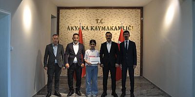 Kaymakam İsmail Demirtaş'tan Türkiye İkincisi Öğrenciye Ödül