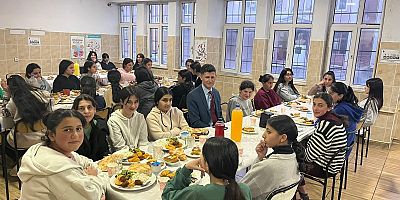 Kaymakam Öğrencilerle İftar Sofrasında Buluştu