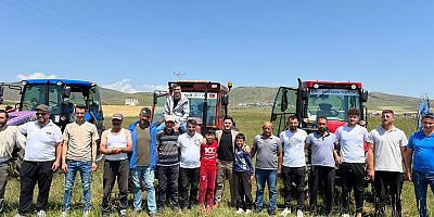 MHP Kars İl Başkanı Tolga Adıgüzel, çiftçileri tarlada ziyaret etti 