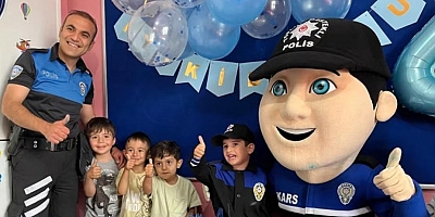 Minik Çınar’a Polislerden Sürpriz Doğum Günü Kutlaması