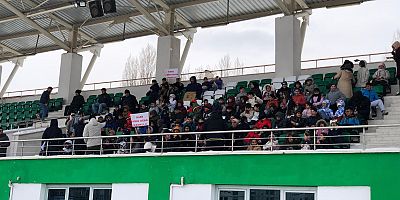 Minik öğrencilerden Kars 36 Spor’a büyük destek