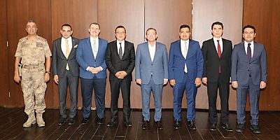 Mülki İdare Amirleri ile Kars İl Jandarma Komutanı Albay Ayçiçek onuruna veda programı düzenlendi