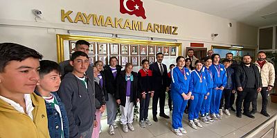 Öğrenciler spordaki başarılarını Kaymakam Akköz'le paylaştı