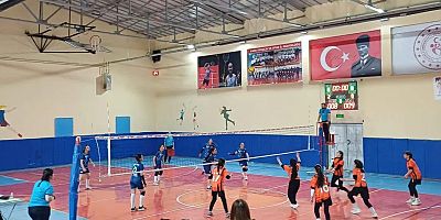Okul Sporları Voleybol İl Birinciliği Müsabakaları Coşkuyla Başladı
