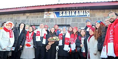 Sarıkamış Ekspresi ile Gelen Gençler Coşkuyla Karşılandı
