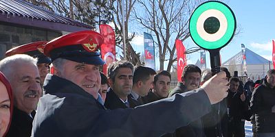 Sarıkamış Ekspresi’ni Bakan Aşkın Bak karşıladı