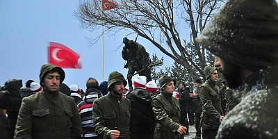 Sarıkamış Şehitleri eksi 10 derecede saygı nöbeti tutularak anıldı