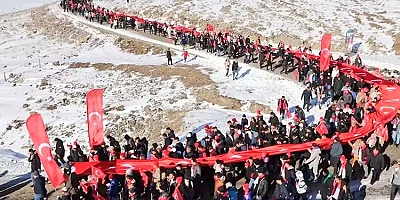 Sarıkamış'ta 110. yılında binlerce kişi soğuğa aldırmadan şehitleri andı