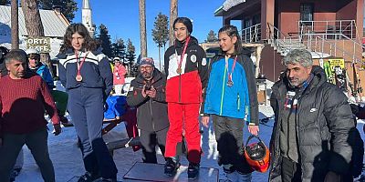 Sarıkamış’ta Alp Disiplini ve Snowboard İl Birinciliği Sona Erdi
