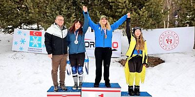 Sarıkamış'ta düzenlenen Alp disiplini kayak yarışmaları sona erdi