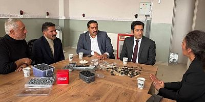 Sarıkamış’ta Kadın Eliyle Obsidyen Taşı Sanata Dönüşüyor