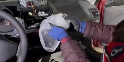 Şüphelenilen araçtan uyuşturucu çıktı