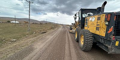 Susuz’da Köy Yollarında Onarım Çalışmaları Sürüyor