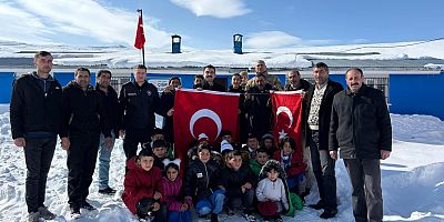 Susuz Kaymakamı Tutal, öğrencilere bayrak sevgisini aşıladı