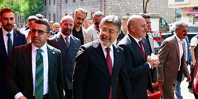 Tarım ve Orman Bakanı İbrahim Yumaklı, Kars'ta Esnafla Buluştu