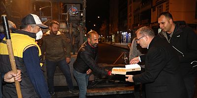 Vali Polat Belediye çalışanlarını ziyaret etti