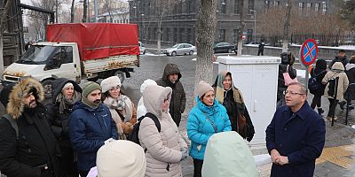 Vali Polat, Kars’ı tercih eden yerli turistlere Kars'ı anlattı