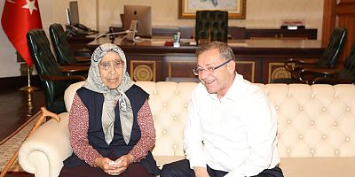 Vali Polat, Kars’ın En Yaşlı Kadınını Makamında Ağırladı