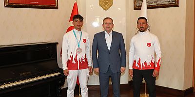 Vali Polat, Kickbokscuları tebrik etti