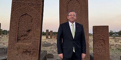 Vali Polat, Malazgirt Zaferi'nin 953. yıl dönümü kutlamalarına katıldı