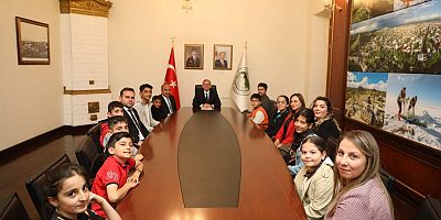 Vali Polat Şampiyon Öğrencileri Ağırladı