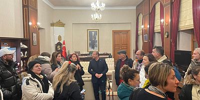 Vali Polat, Turistlere Tarihi Valilik Binasını Gezdirdi