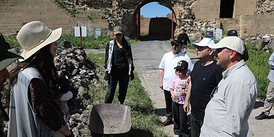 Vali Polat ve Milletvekili Çalkın'dan Ani Örenyeri'nde İnceleme