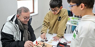 Vali Polat, yarıyıl tatilini sosyal etkinliklerle değerlendiren öğrencilerle buluştu