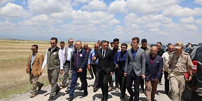 Vali Türker Öksüz, selden zarar gören köylerde incelemelerde bulundu