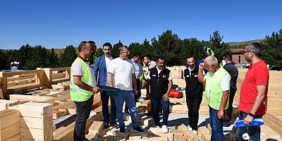 Vali Ziya Polat, Çıldır Gölü Kıyısındaki Kütük Ev İnşaatını İnceledi