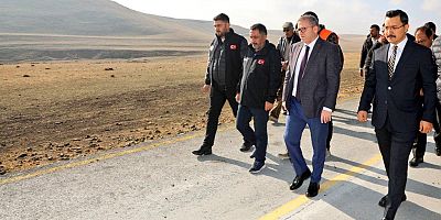 Vali Ziya Polat Geçit Köyü yolunda incelemelerde bulundu