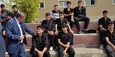 Vali Ziya Polat, Kars Fen Lisesi’nde Öğrenci ve Öğretmenlerle Buluştu