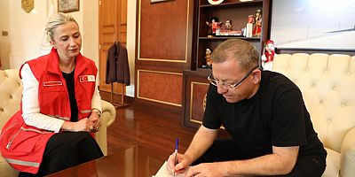 Vali Ziya Polat Kızılay’ın Kurban Kampanyasına Gazze İçin Bağışta Bulundu