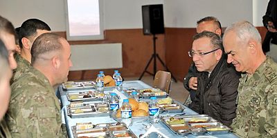 Vali Ziya Polat, Mehmetçikle iftarda bir araya geldi