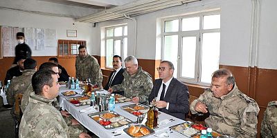 Vali Ziya Polat, Mehmetçiklerle bir araya geldi