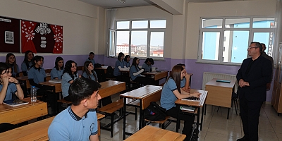 Vali Ziya Polat,  okul ziyaretlerine kaldığı yerden devam ediyor