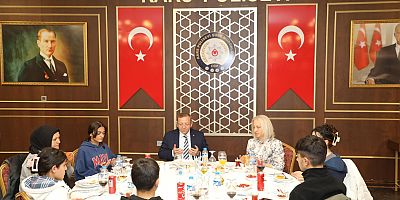 Vali Ziya Polat, Sevgi Evi'nde kalan çocuklarla iftarda buluştu