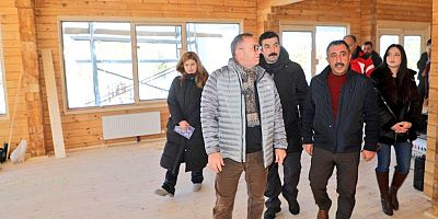 Vali Ziya Polat’tan Çıldır Gölü Kütük Ev İnşaatında İnceleme