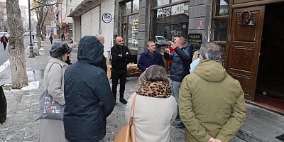 Vali Ziya Polat, Tatil için Kars'ı seçen misafirlerle bir araya geldi
