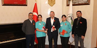 Yenişehir ortaokulu öğrencilerinden Vali Polat'a ziyaret