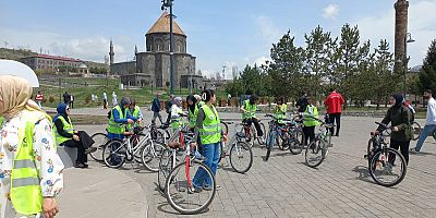 Yeşilay Kars Şubesi, bisiklet turu etkinliği düzenledi