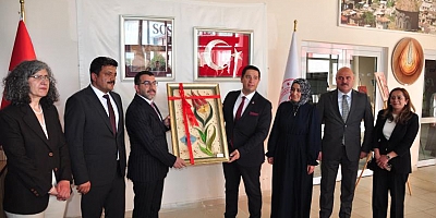Yurt öğrencilerinin el emeği göz nuru ürünleri sergilendi