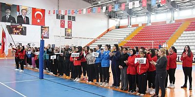 YURTLİG Voleybol kızlar grup müsabakaları törenle başladı
