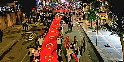 “Zaferin Adı Türkiye” Temalı Bayraklı Yürüyüşe Büyük Katılım