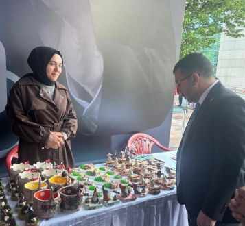 Türkiye Büyük Millet Meclisi'nde Engelsiz Sergisi ziyarete açıldı