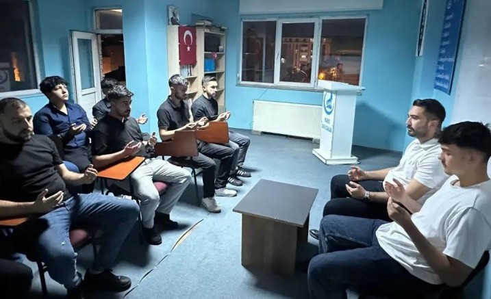 Ülkü Ocaklarından Şehitler İçin Kur'an-ı Kerim Tilaveti