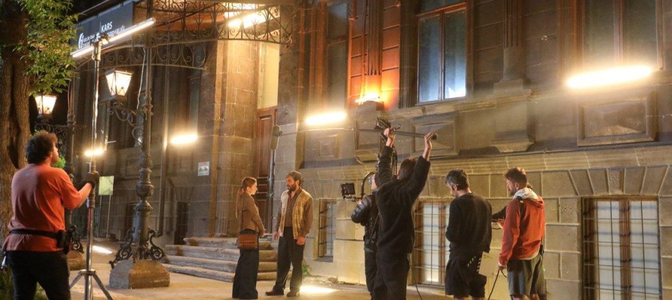 Vali Polat, “Çırak” Dizisinin Kars’taki Setini Ziyaret Etti