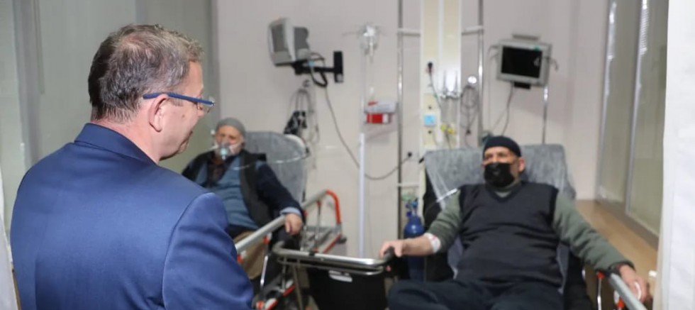 Vali Polat, Harakani Devlet Hastanesi’ndeki hastaları ziyaret etti