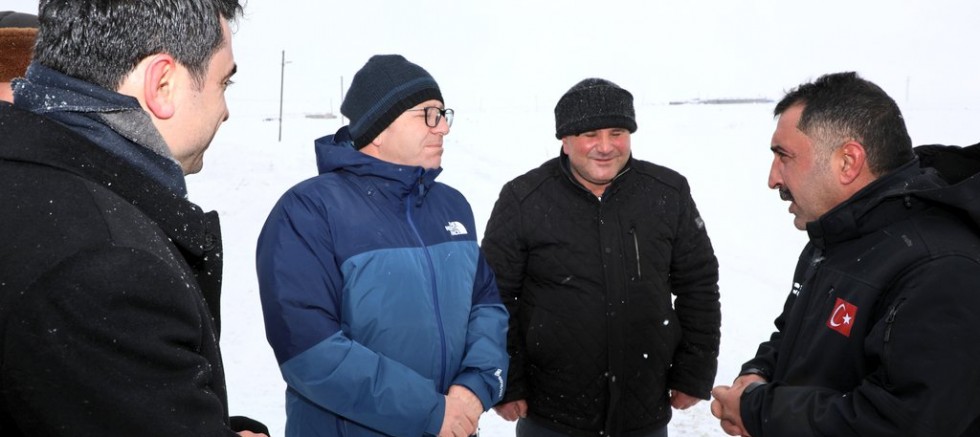 Vali Polat Susuz ilçesinde Karla Mücadele Çalışmalarını İnceledi