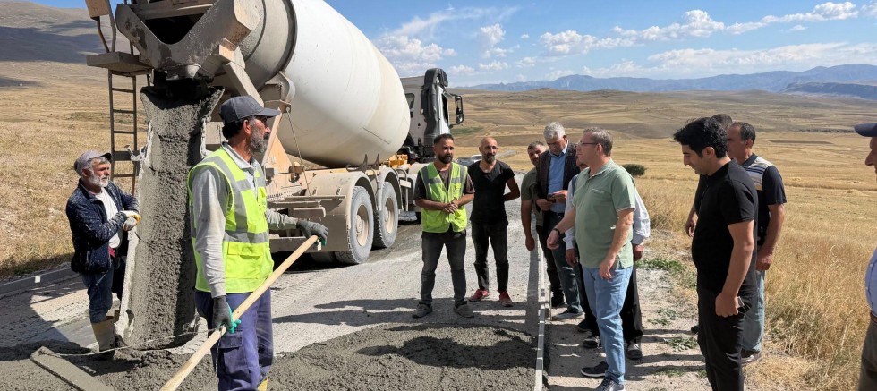 Vali Ziya Polat, Gecikmez ve Şehitemin Köy Yollarında İncelemelerde Bulundu 